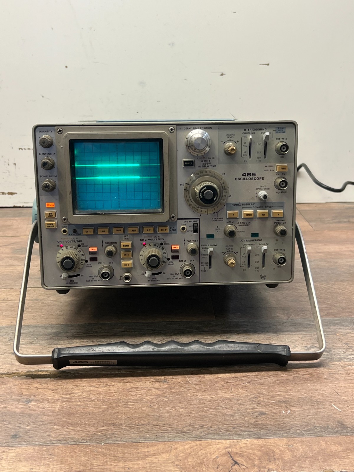 Tektronix 485 Oscilloscope with front cover