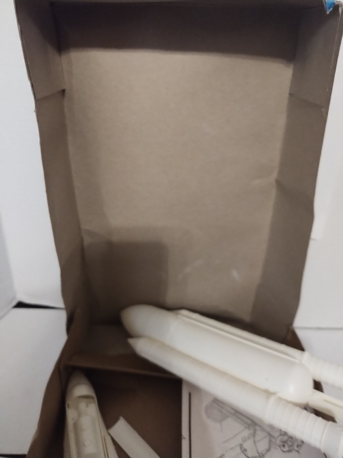 1995 Lindberg Snap Fit Space Shuttle Model Complete But Opened