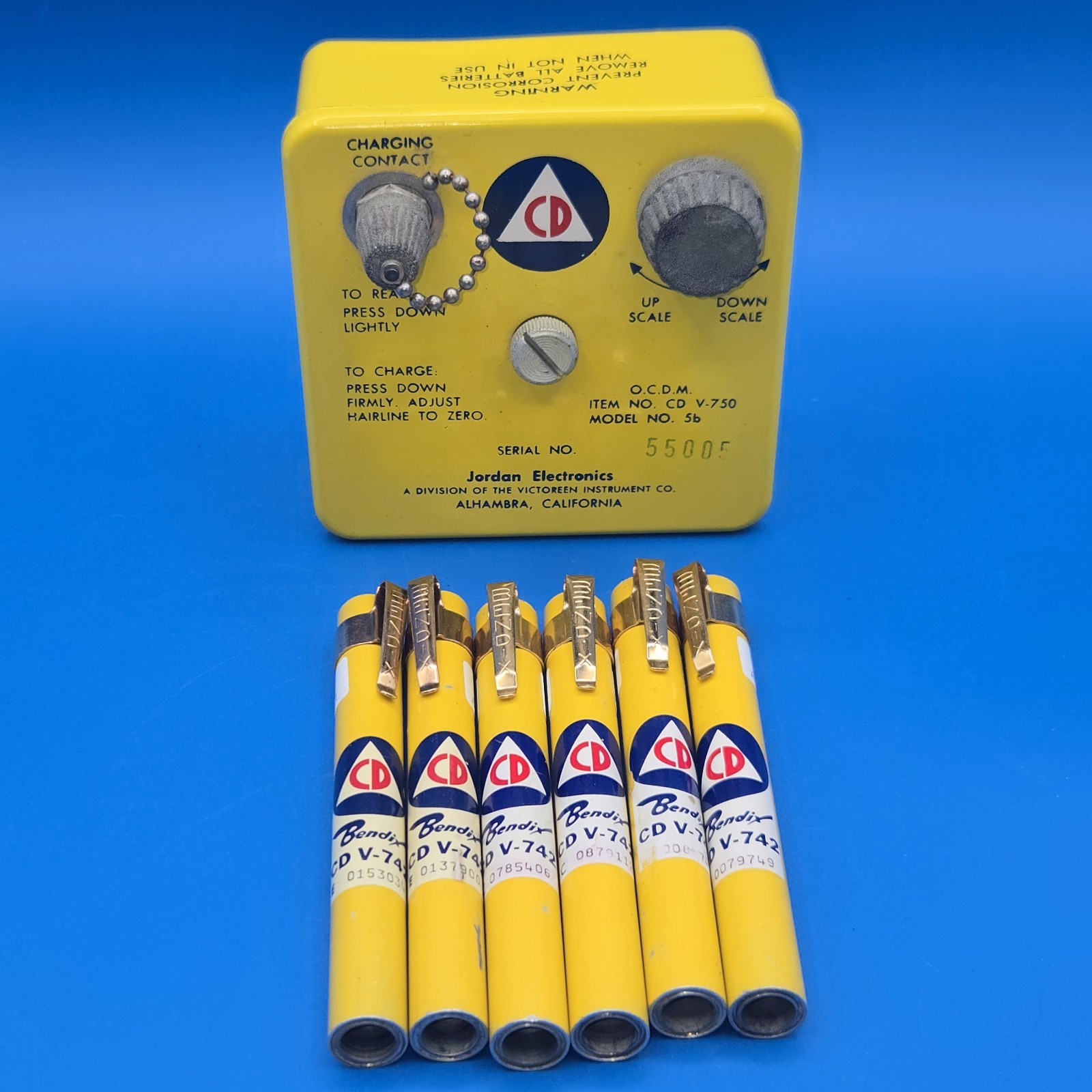 CD CDV-750 Dosimeter Charger with 4 Pens Radiation Detector.