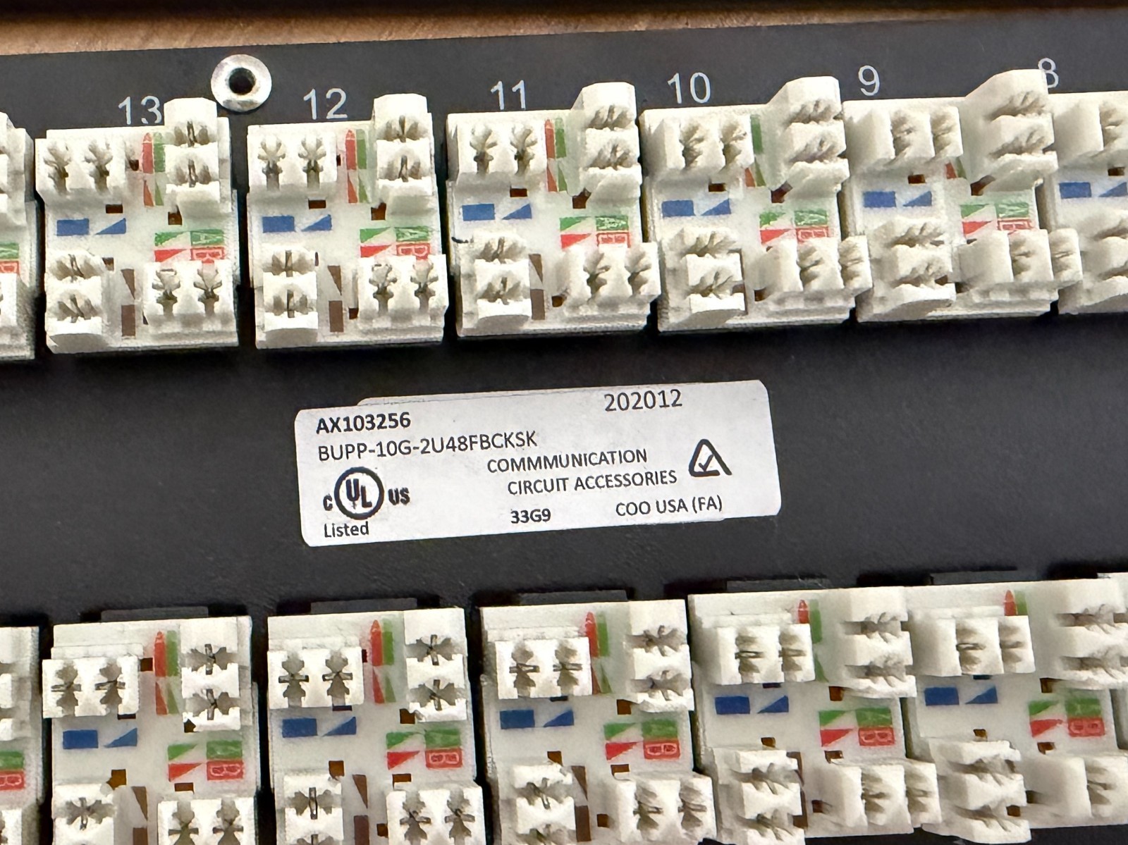 BELDEN AX103256, 10GX KEY CONNECT PATCH PANEL (MISSING CAPS)