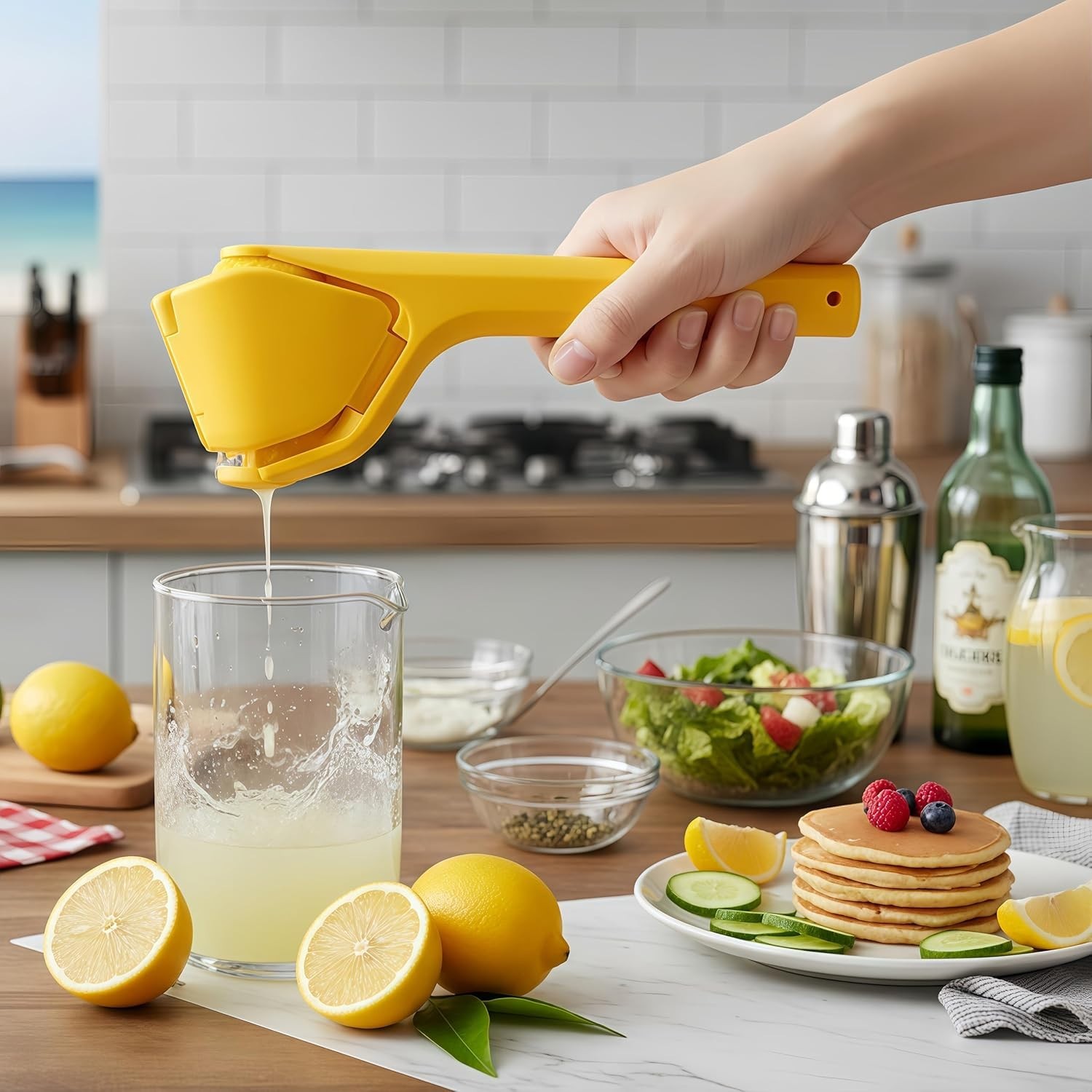 Effortless Lemon Squeezer Juicer with Built-In Strainer for Maximum Juice