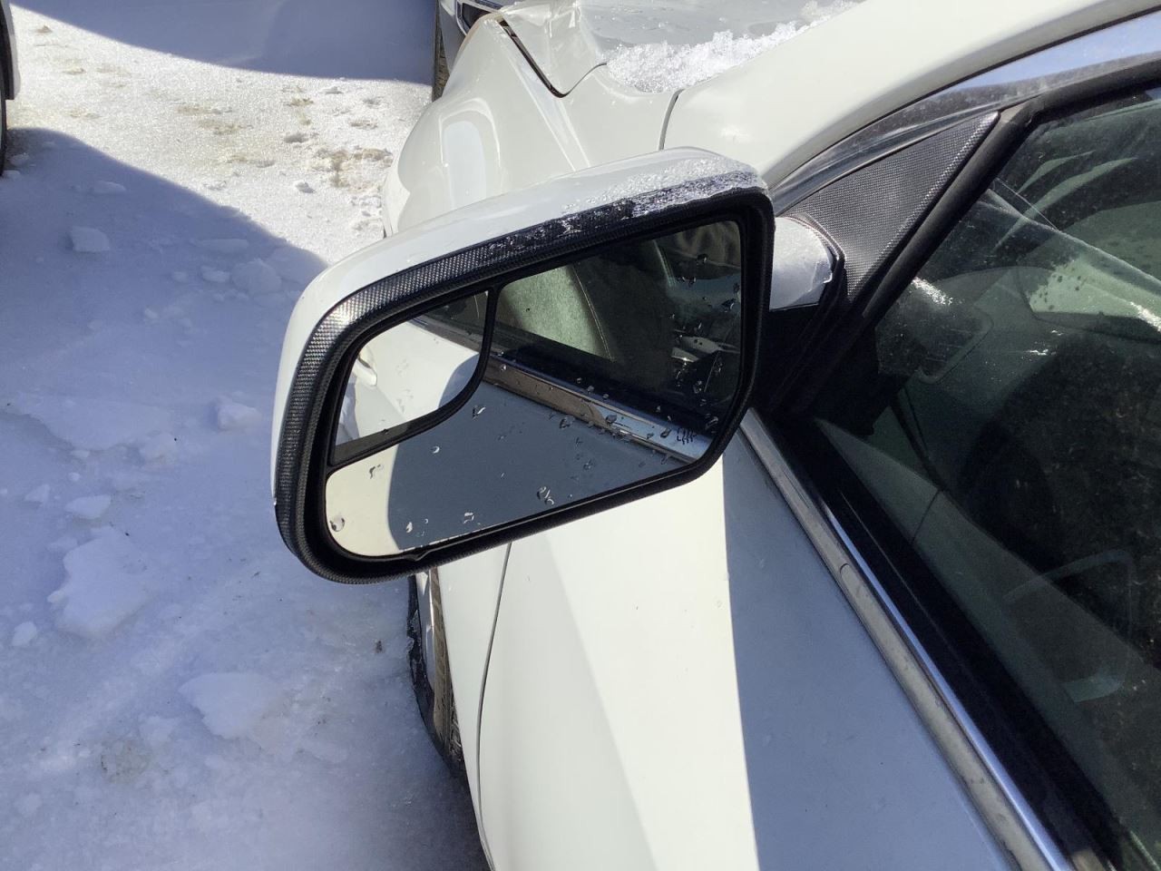 EQUINOX 2014 Glove Box 4938225