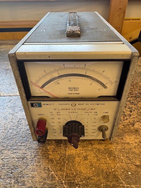 Hewlett Packard 400F AC Voltmeter - Powers On