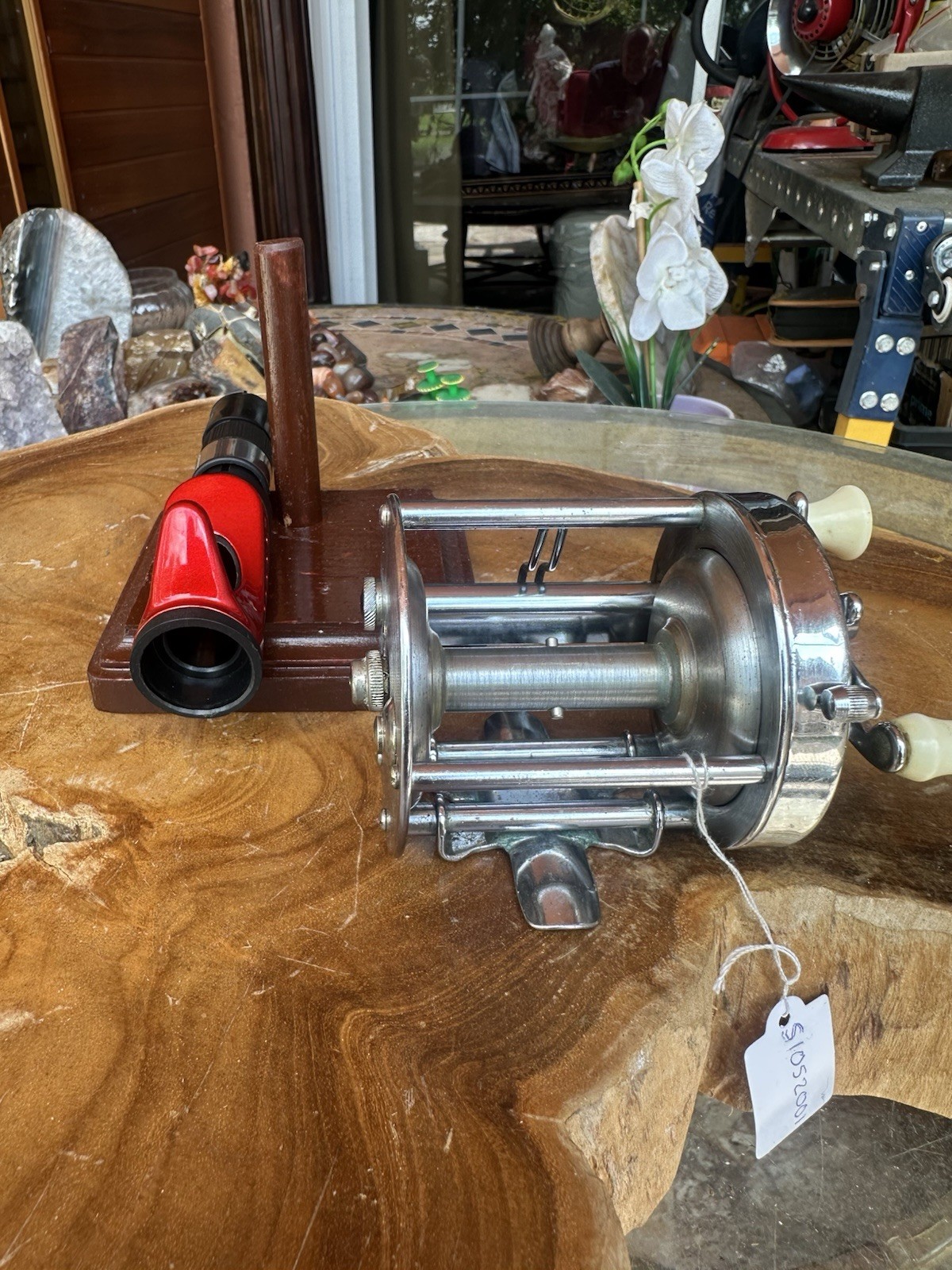 Shakespeare Service 1946M Vintage Level Wind Fishing Reel with Display Stand