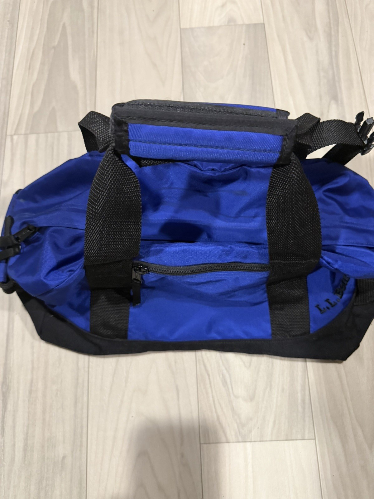 L.L.Bean Medium 20L Blue/Black Nylon Duffle Gym Bag Zip, Strap, 1 Pocket