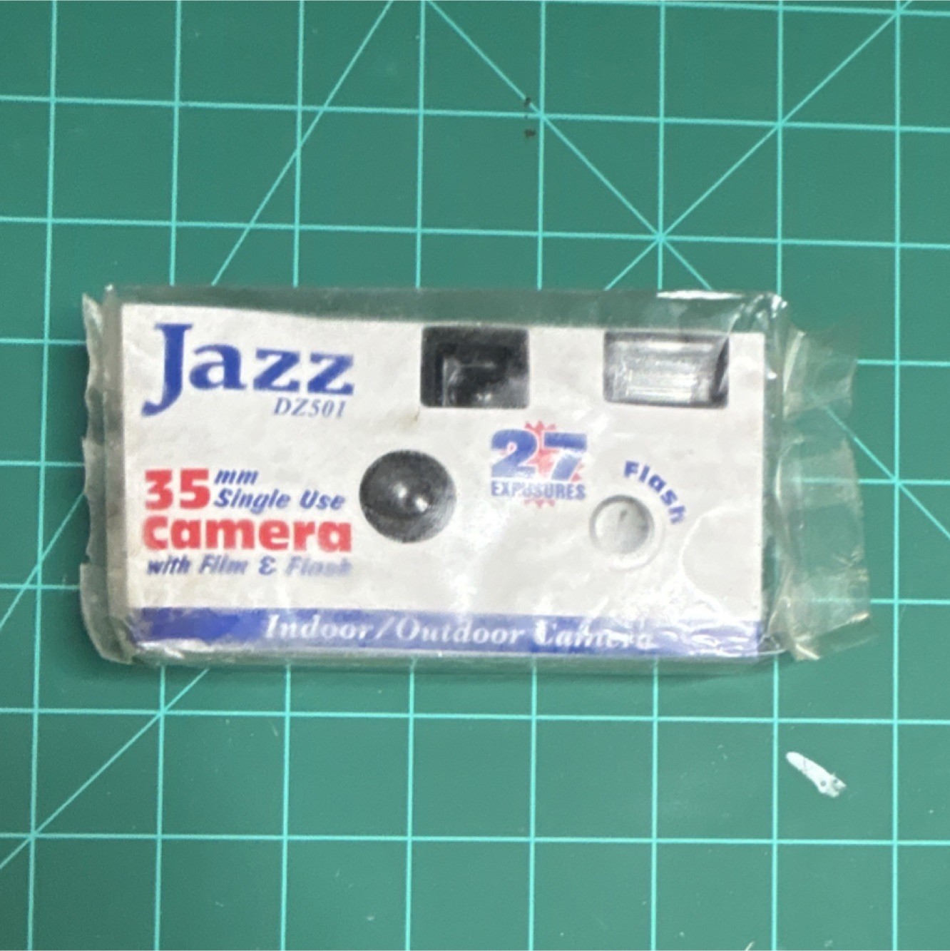 Jazz DZ501 35mm Single Use Camera Built-in Flash 27 Exposures White
