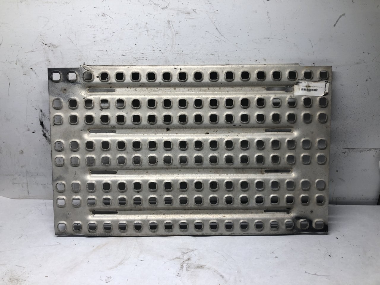 Volvo VNL 20.5 x 33 Deckplate - Used | P/N 20559519