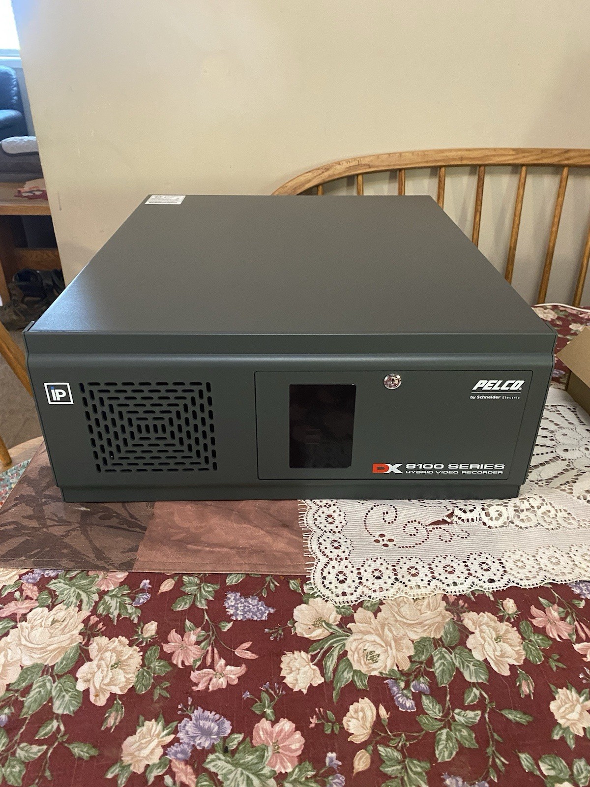 New CIB Pelco DX8100 Series DX8108 Hybrid Digital Video Recorder Free Shipping