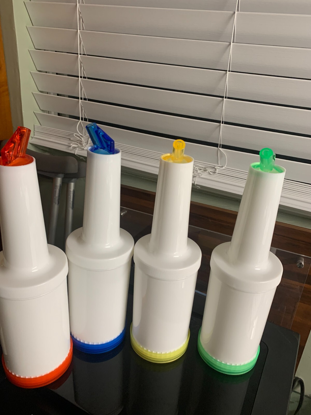 4-pack of Colorful Juice Pouring Spout Bottle Containers 32z Mix,Pour,Store,used