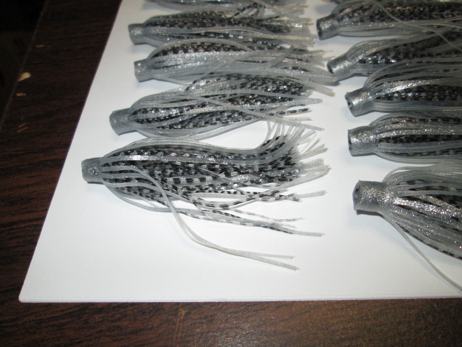 25 - QUICK CHANGE SILICONE RUBBER SKIRTS - 3" LONG - SILVER AND BLACK,,