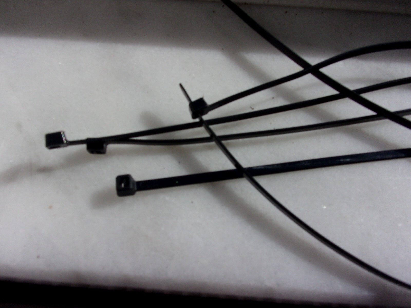 100pcs Cable Ties Suspenders UV - Resistant in Black 4.8mm x 600mm