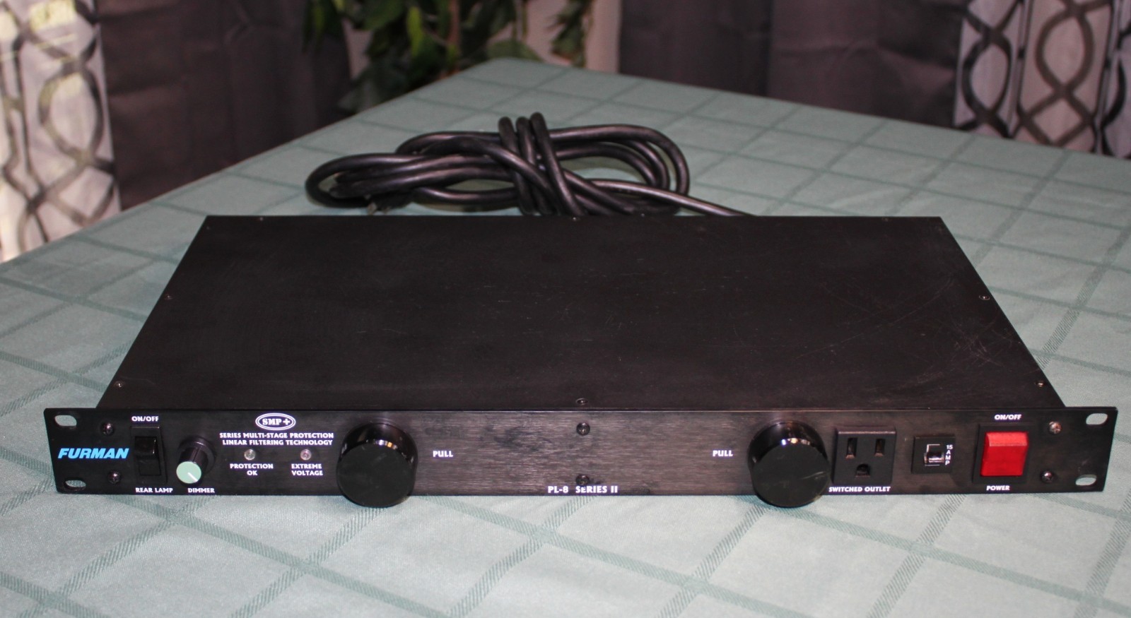 Furman SMP+ Multi Stage Protection Linear filtering  With Work Lamps