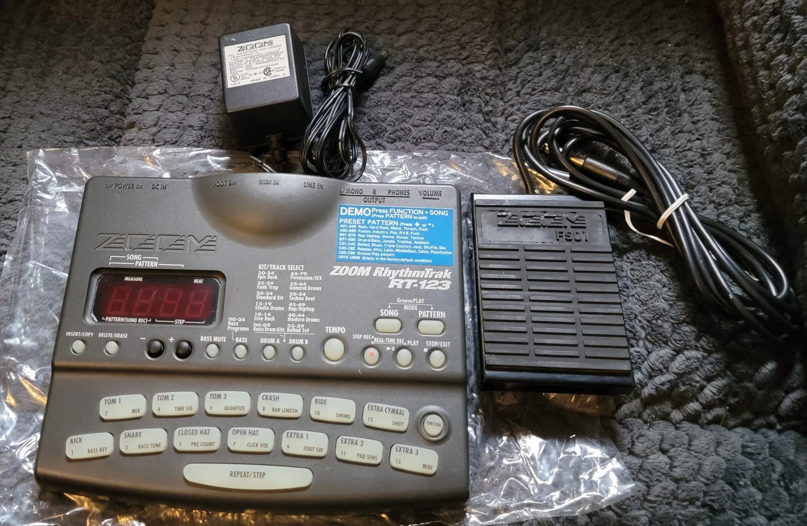 Zoom RhythmTrak RT-123 Drum Machine Tested in Box w/ Adapter, Pedal, & Manual