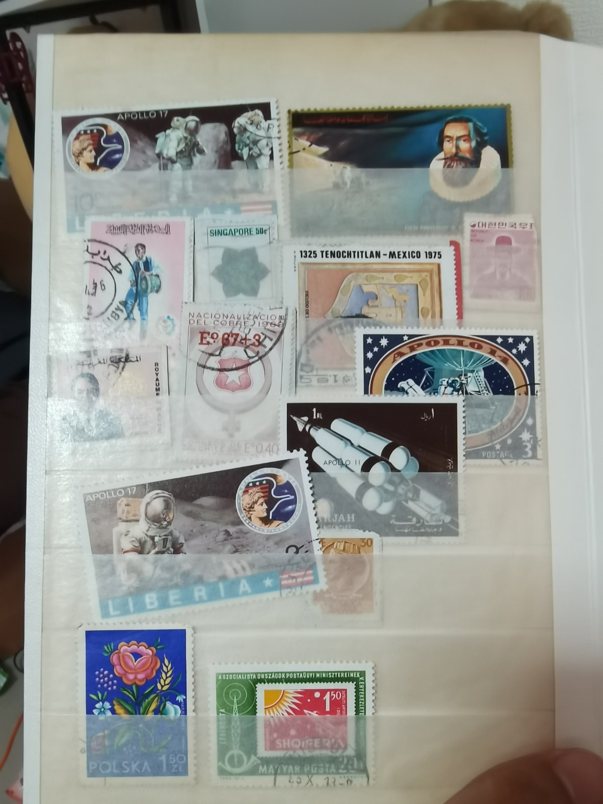 Stamp Collection Stockbook +100 Stamps