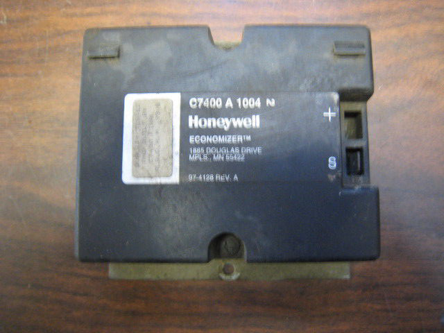 *USED* Honeywell Solid State Enthalpy Sensor Economizer C7400A1004 *USED*