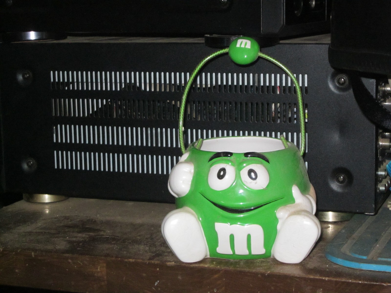 M&M'S GREEN CERAMIC CHARACTER BASKET WITH FEET