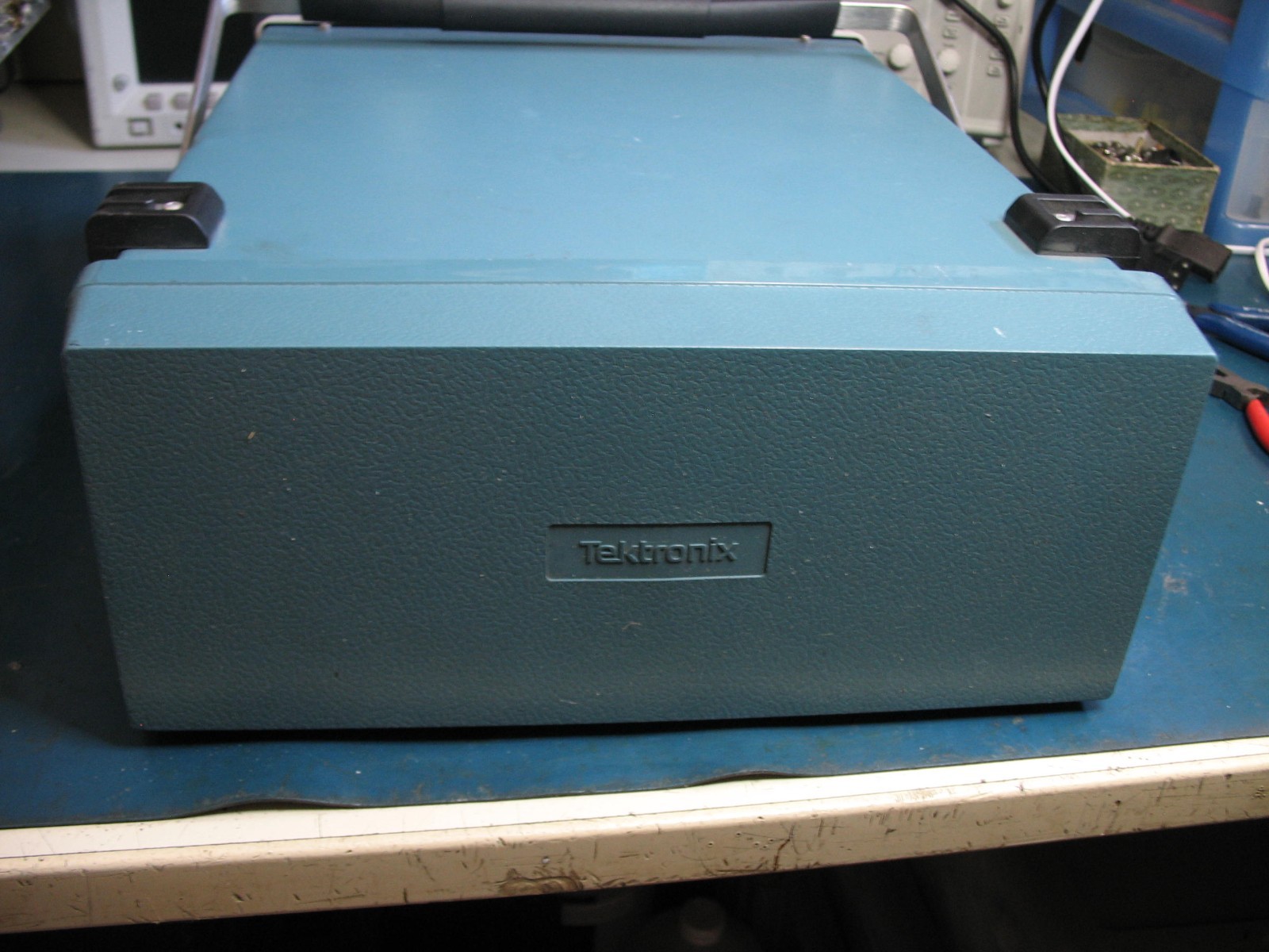 Tektronix 2711 Spectrum Analyzer with Tracking Generator