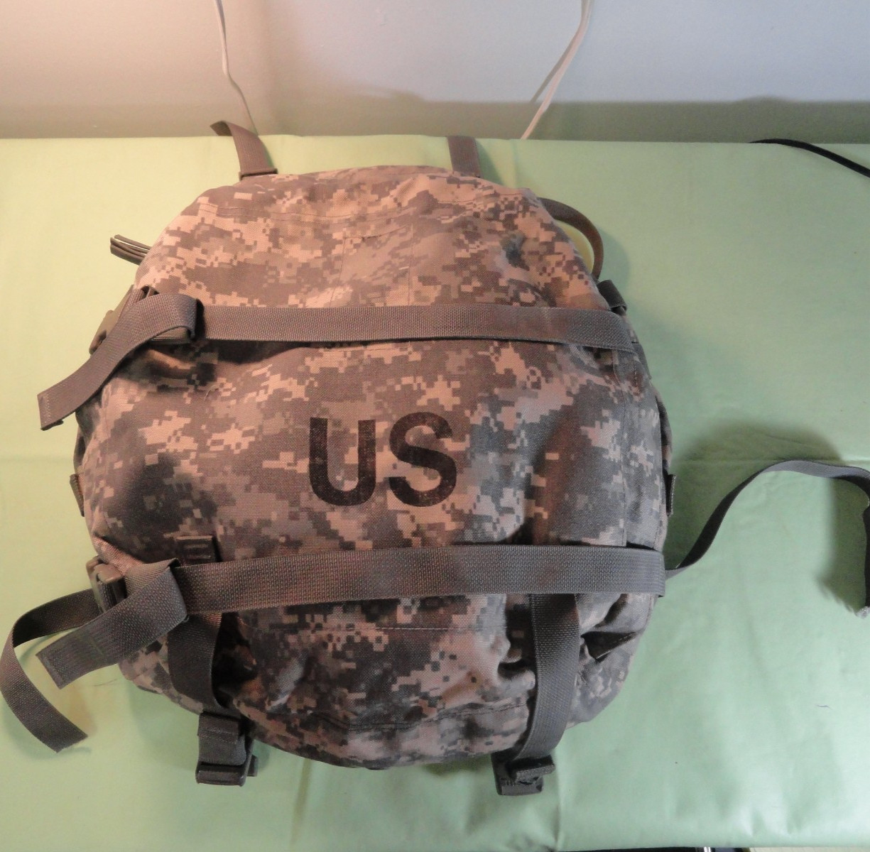 US Military Issue Army ACU UCP Camouflage MOLLE Medic Bag First Aid Back Pack