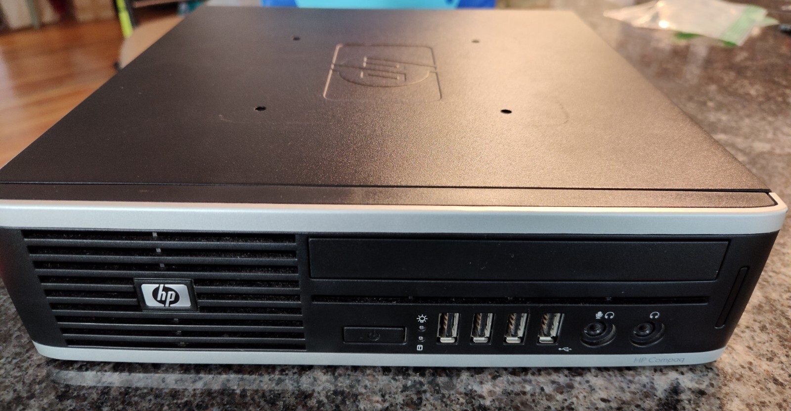 HP SignagePlayer mp8000s Mini PC with Vesa Mount (8GB RAM, Core2Quad CPU, SSD)