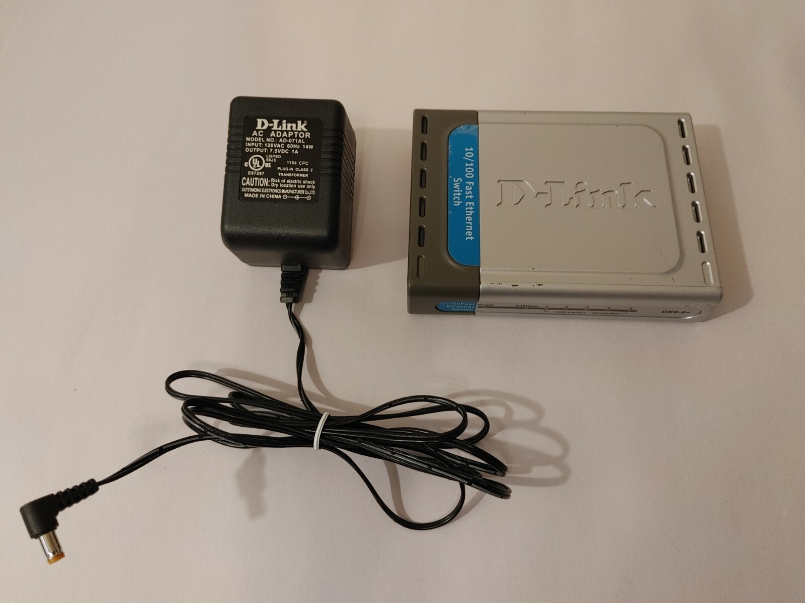 D-Link DSS 5 Plus (DSS-5+) Fast Ethernet Switch - 5 ports