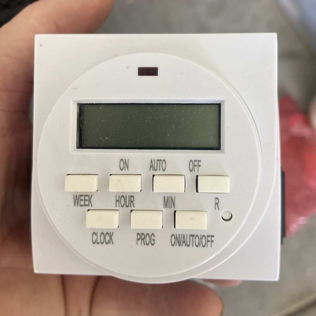 Digital Programmable Plug-In Timer 115V 60Hz 11-15A White Grounded 1 Outlet