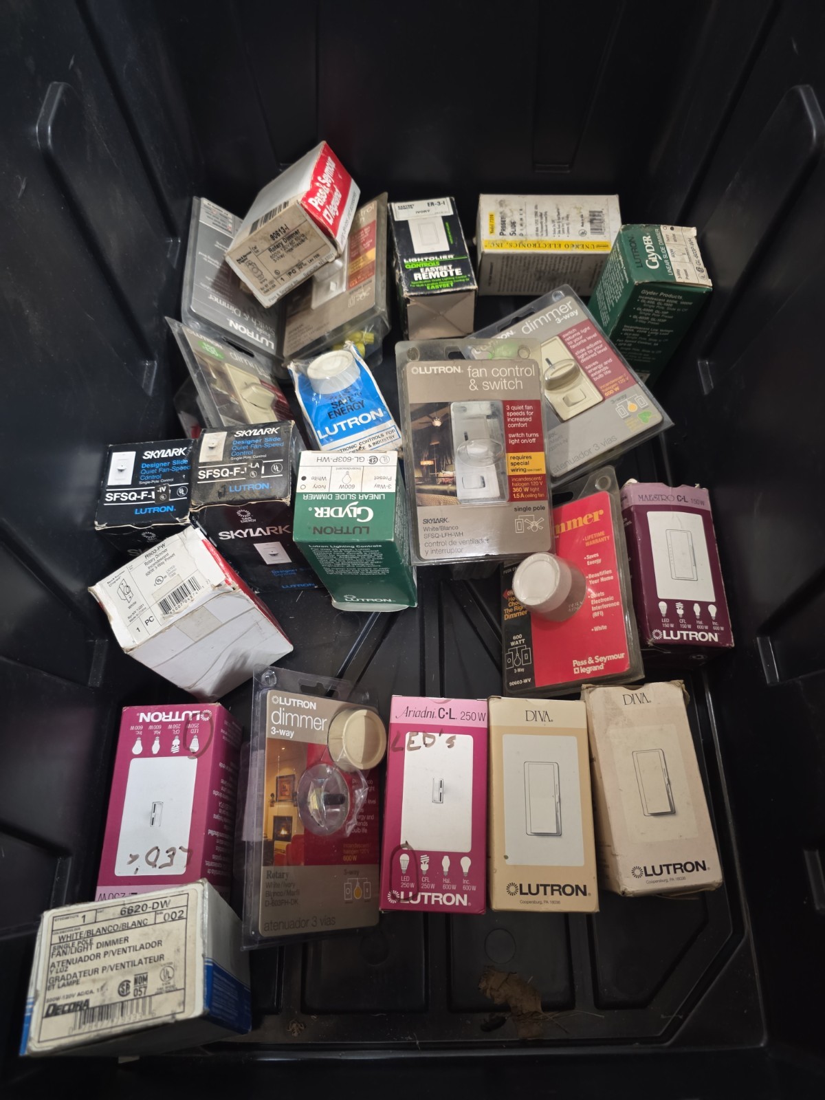 LOT OF DIMMER SWITCHES AND FAN CONTROLS 23 PIECE LOT NEW
