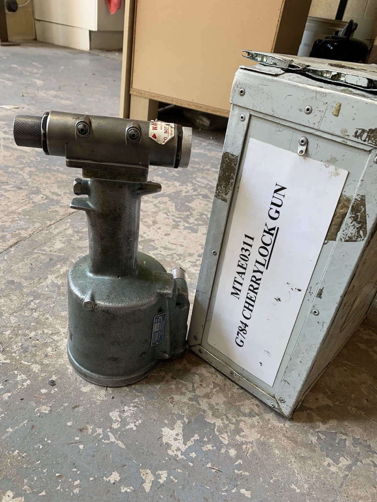 Textron Cherry G784 Pneumatic Rivet Gun Aircraft Tool w/ Case