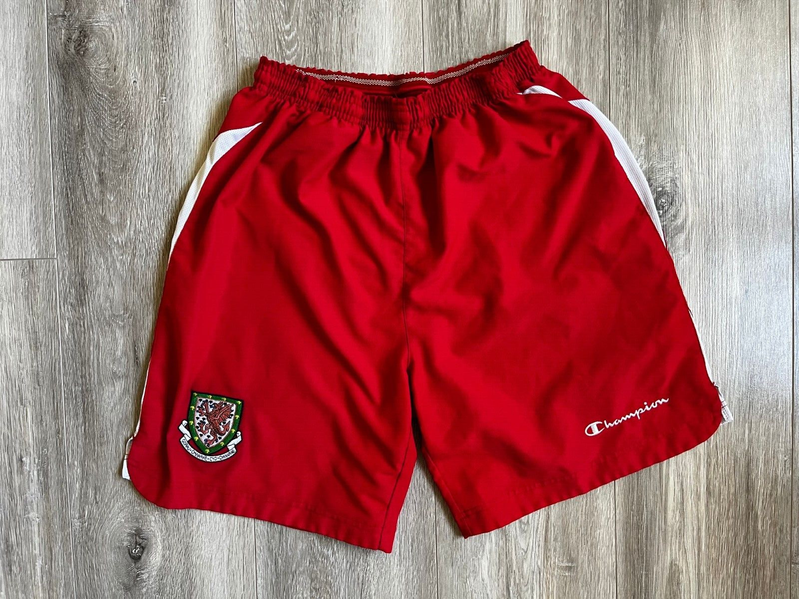 WALES FOOTBALL SHORTS VINTAGE SOCCER CHAMPIONS RED size M