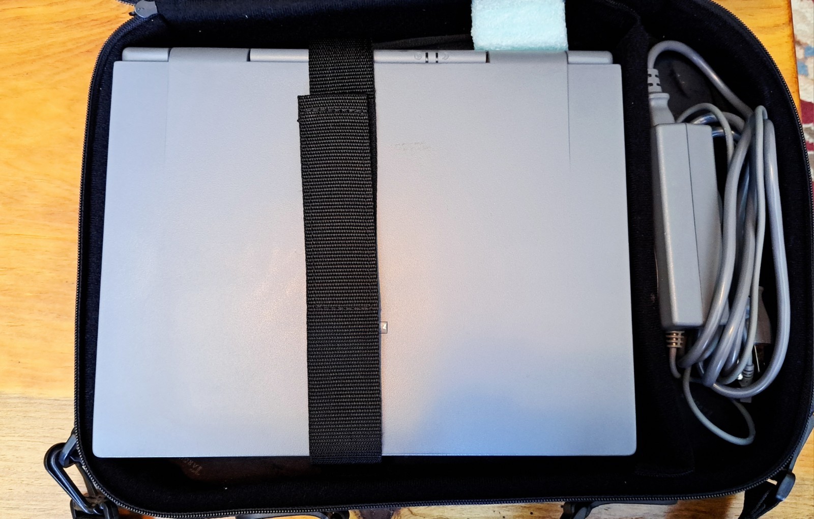 NEC Versa 2400 Vintage Retro LAPTOP CASE CHARGER 8 NEW 3.5" FLOPPY DISKS TESTED