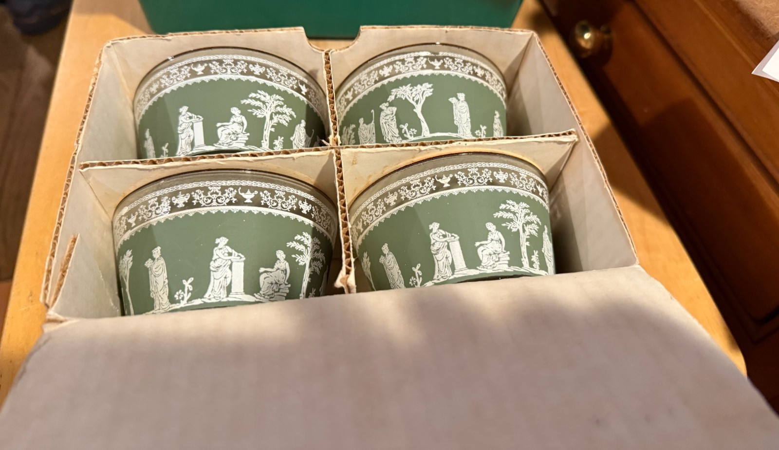 Exquisite Grecian Hellenic Pattern 4 x 8 oz Sherbert bowls in box Wedgwood Green