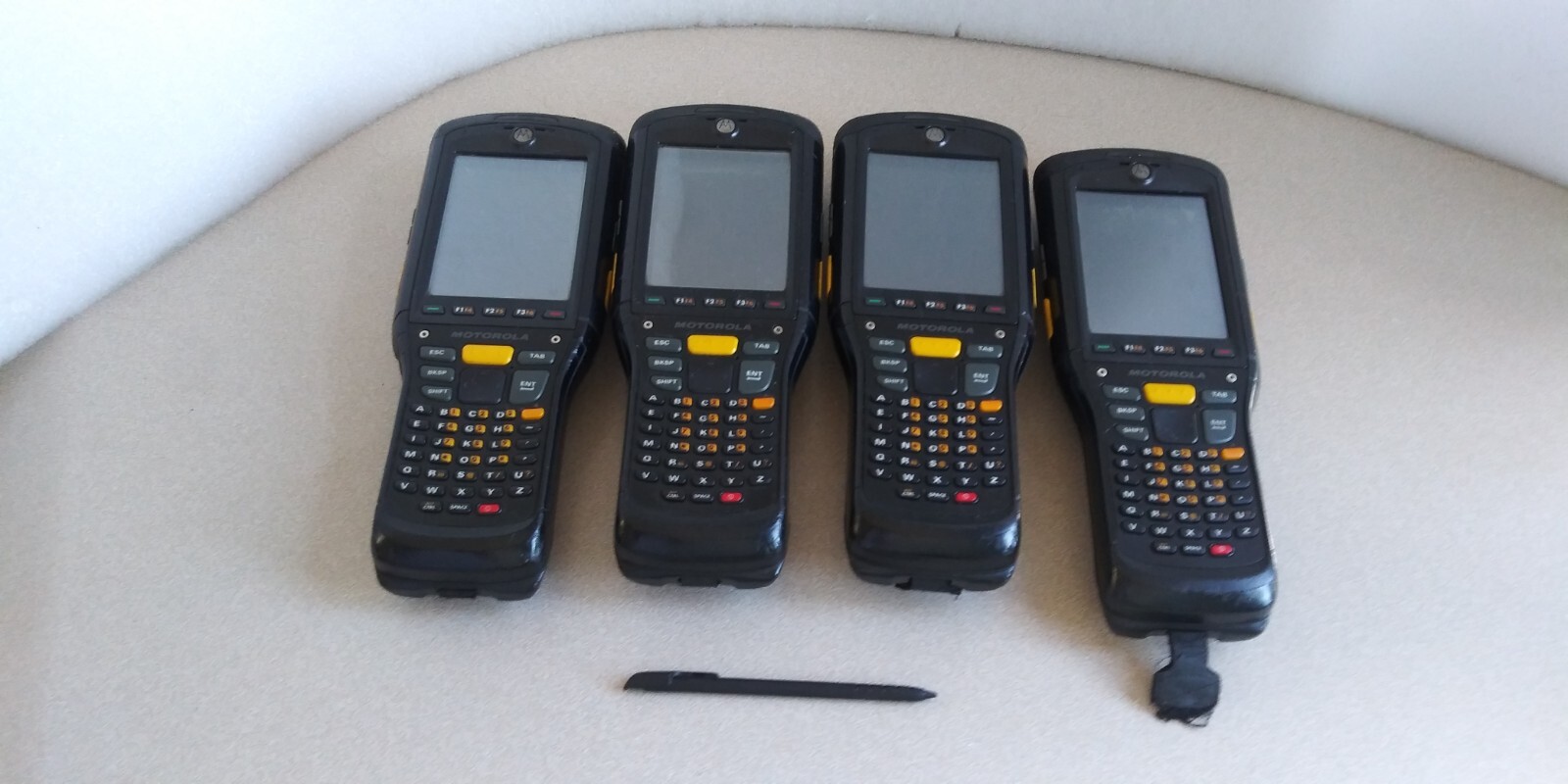 Motorola MC9596 LOT OF 4 UNITS  PARTS/REPAIR MISSING BATTERIES AND CHARGERS