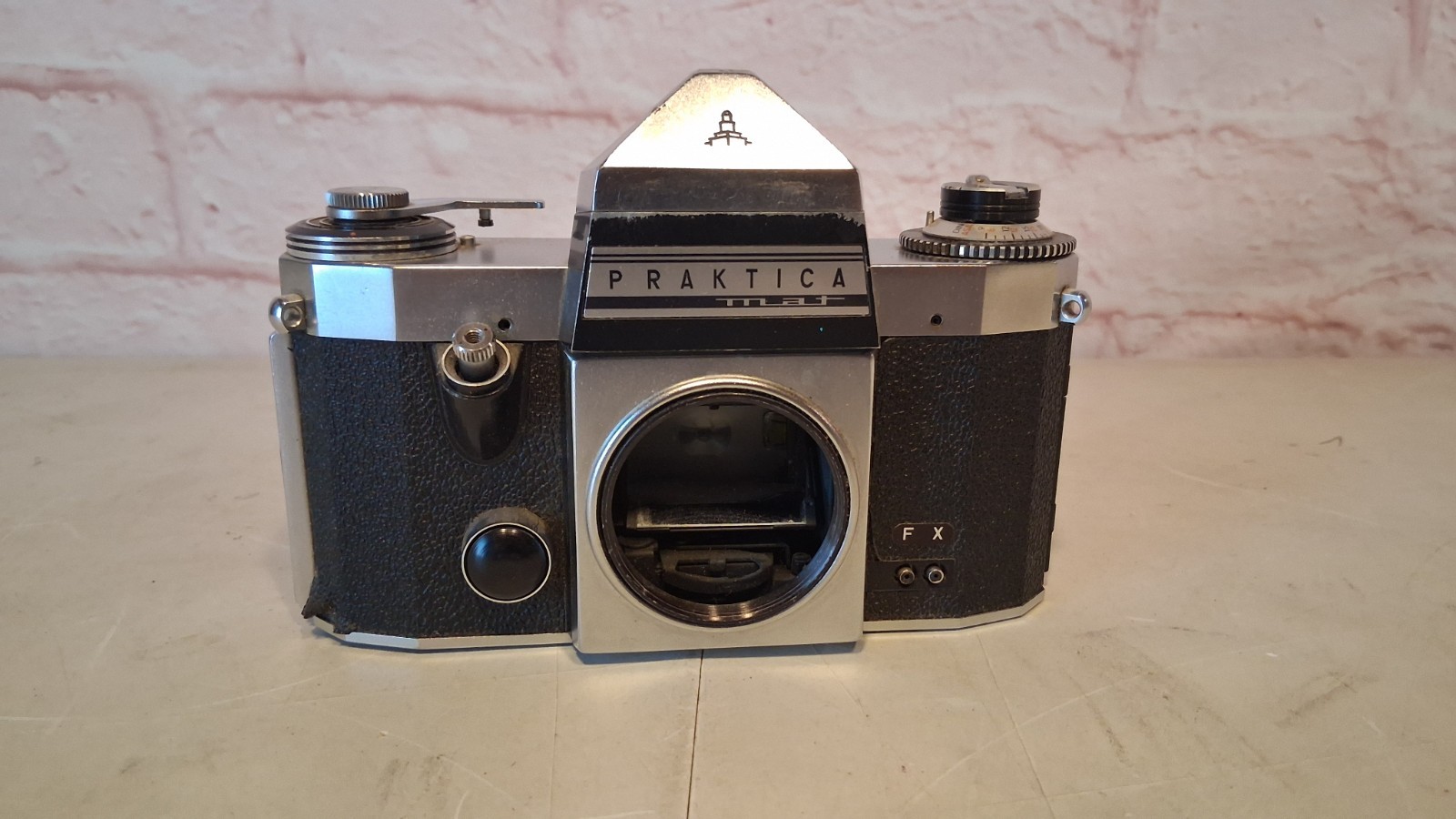 Praktica Mat FX SLR CAMERA analog Body  (M42)