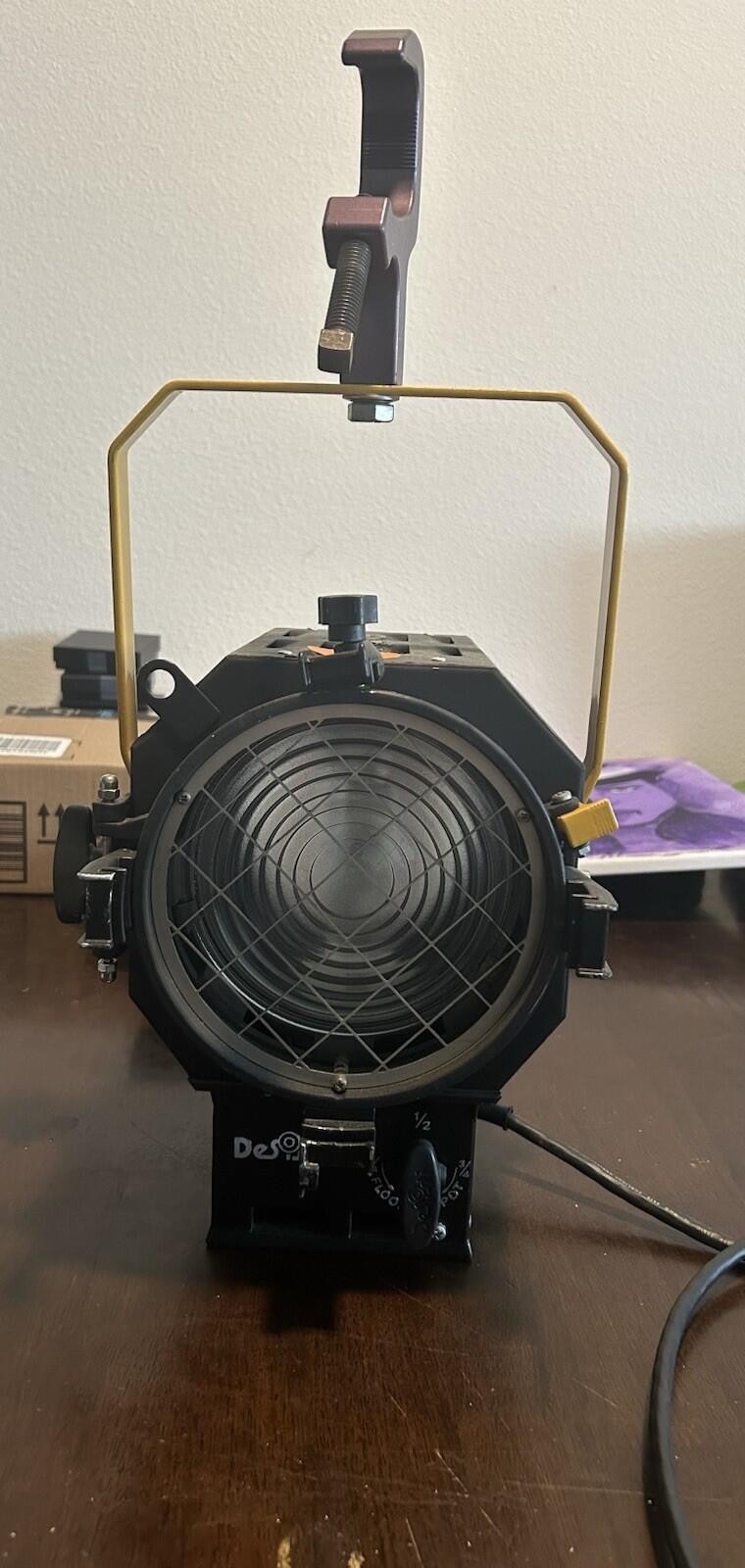 DeSisti Leonardo 1000W Fresnel Mod. 310/311 - Continuous Studio Lighting Tested