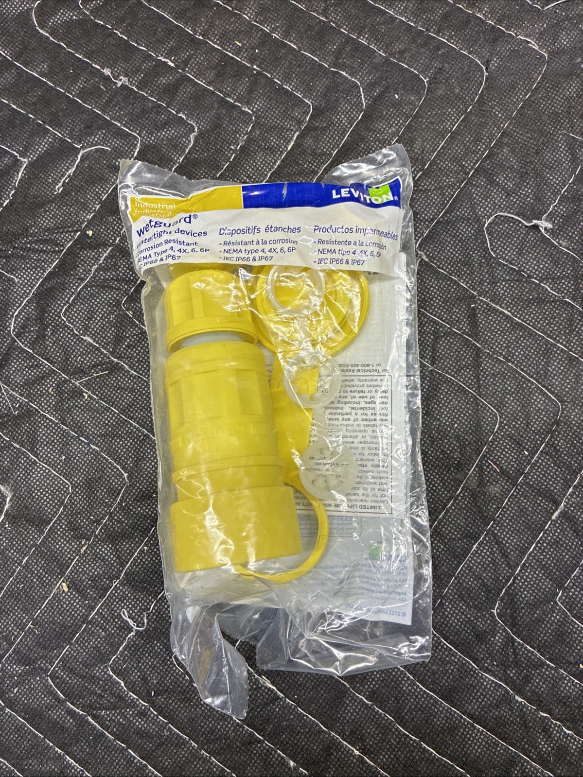 Leviton 173-15W33 Watertight Plug 5-20R