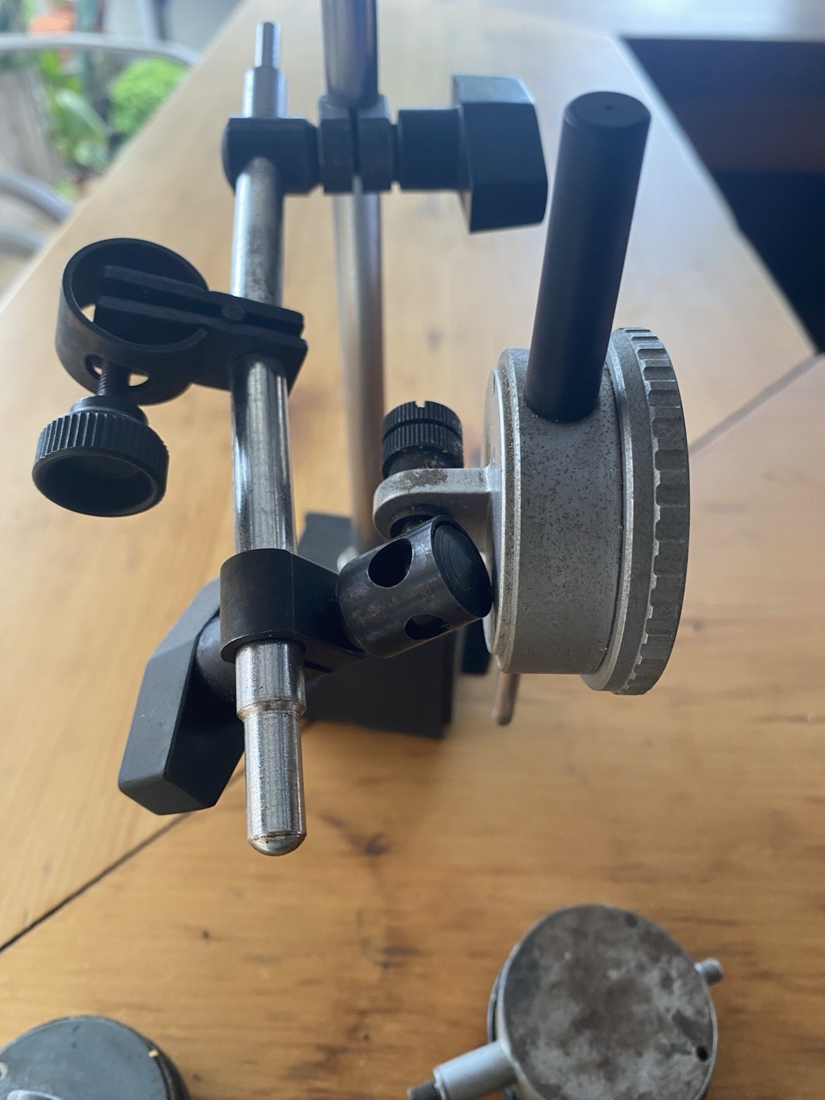Dial indicator gauges