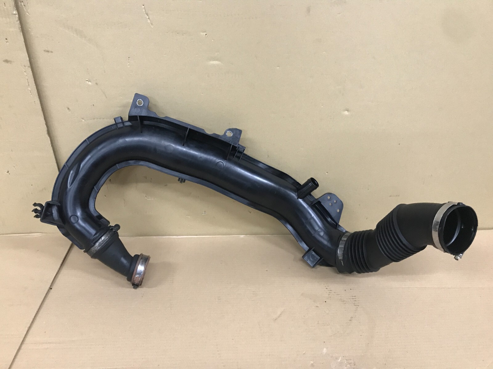 FORD MONDEO 2.0 DIESEL AIR INTAKE CROSSOVER PIPE AG91-9C623-AD  2010 2011 - 2014