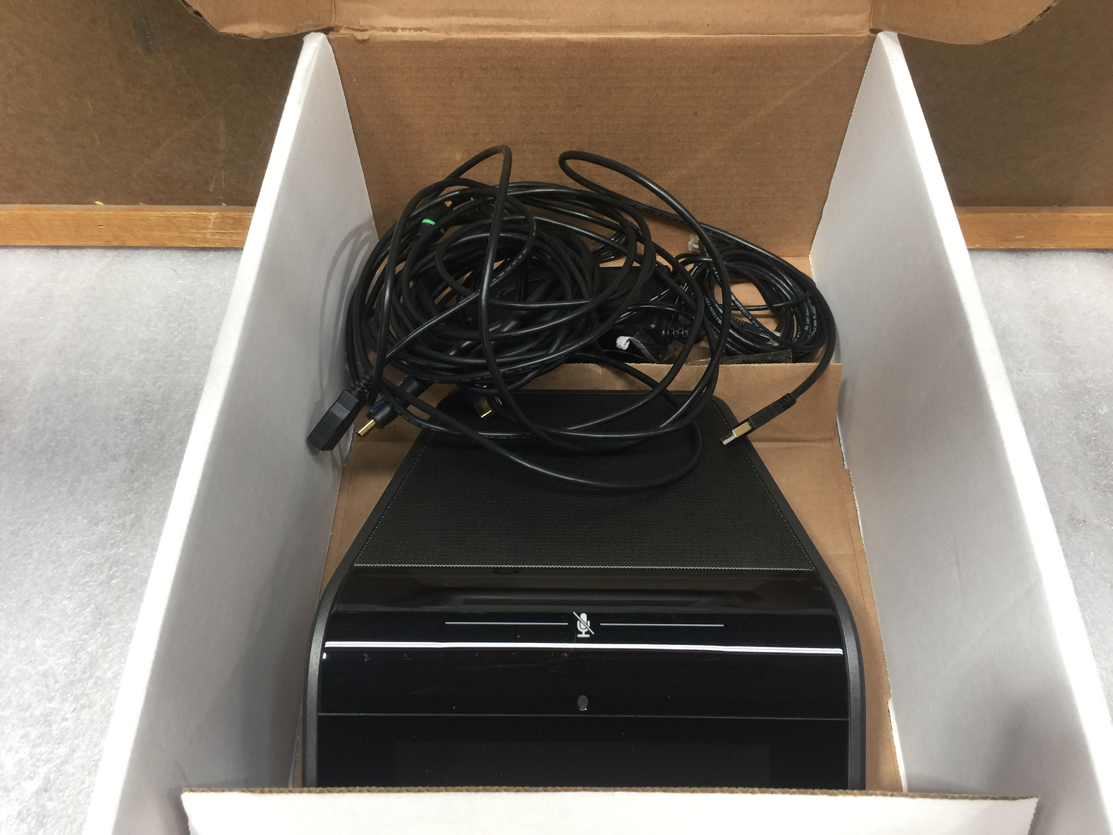 Crestron CCS-UC-1-T-V Tabletop UC Video Conference Console --- TESTED AND RESET