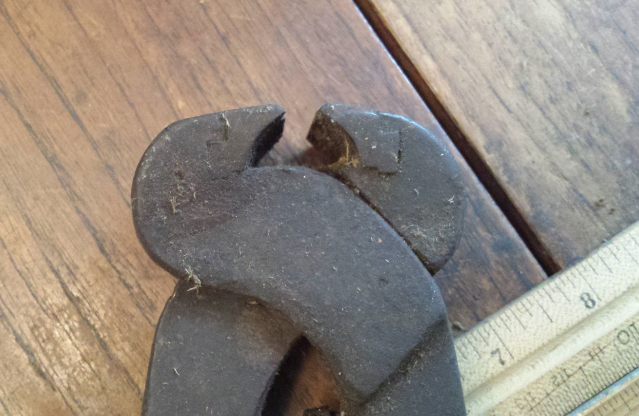 Vintage Unbranded Nipper Nail Puller Tool 15"