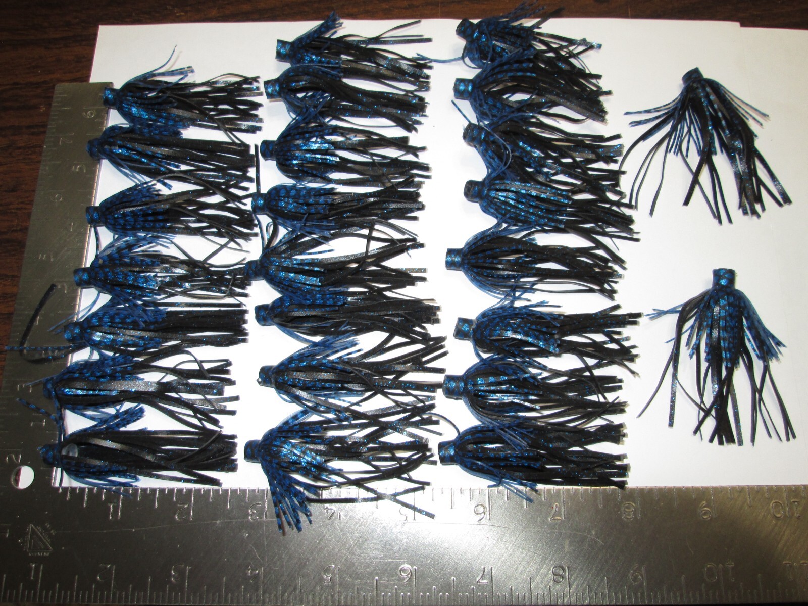 25 - QUICK CHANGE SILICONE RUBBER SKIRTS - 2 1/2" LONG - BLACK AND BLUE
