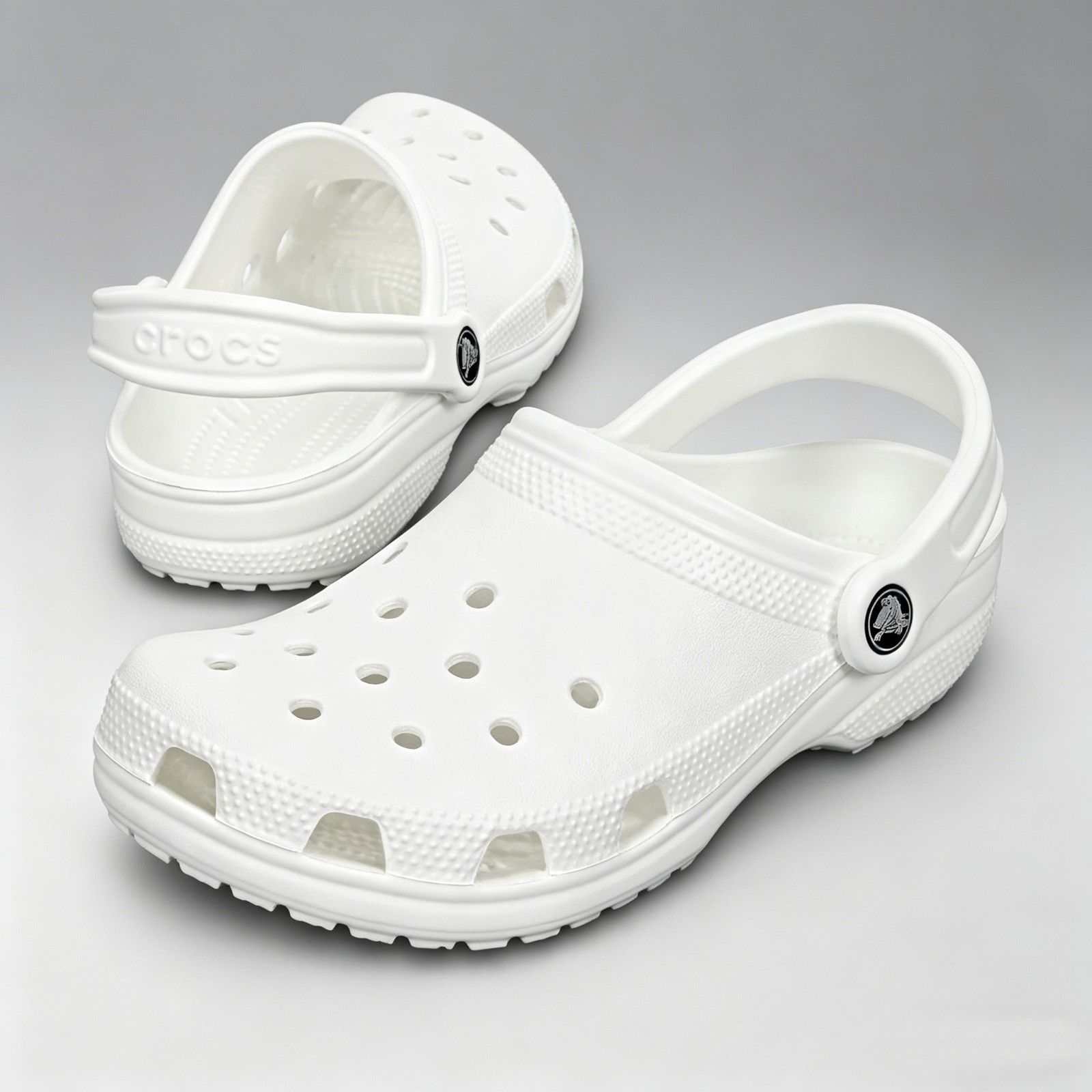 Crocs White Classic Clogs Unisex Slip-On Lightweight Water-Friendly Sandals