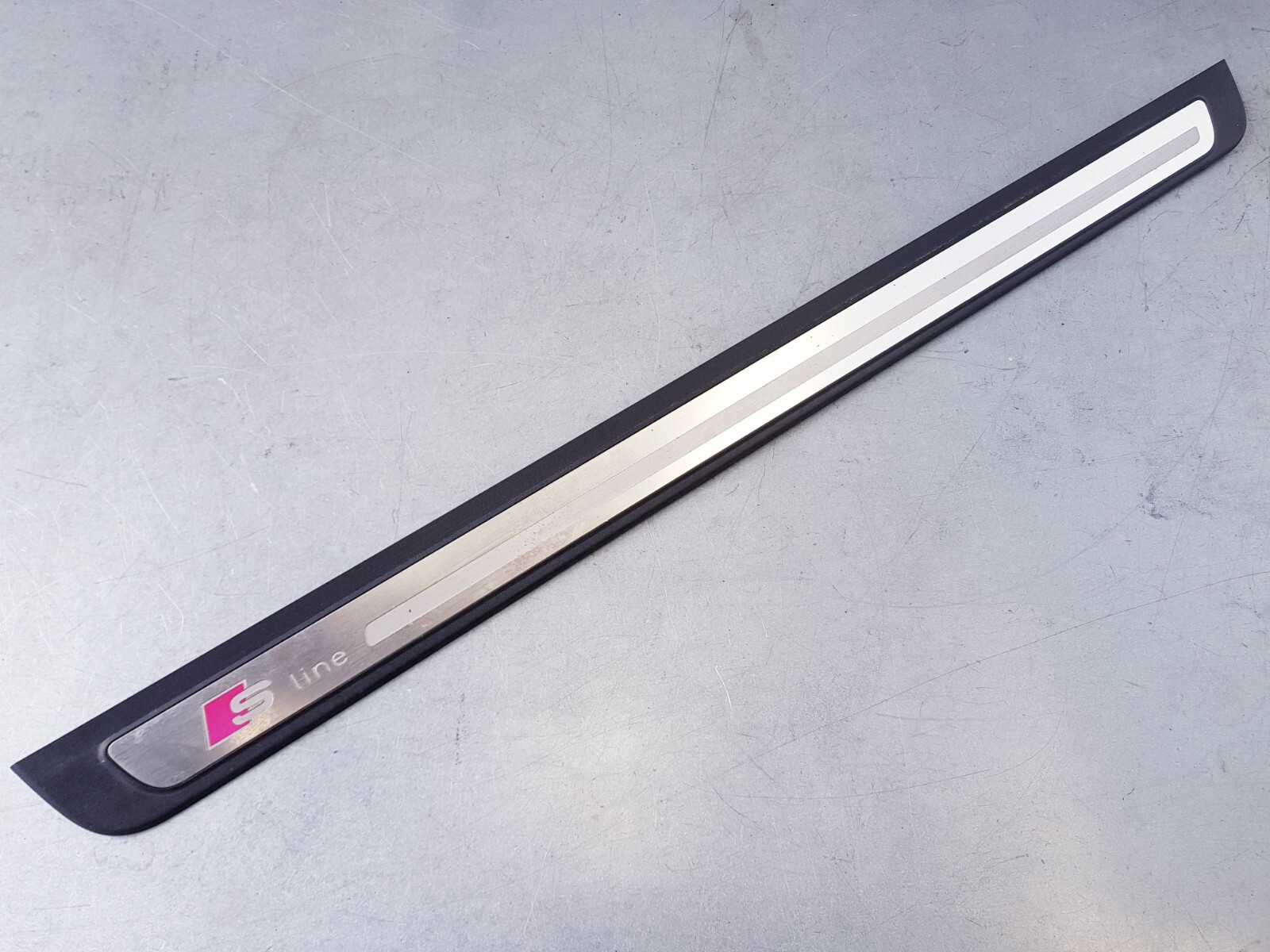 AUDI A5 S-LINE CONVERTIBLE 2011-2016 RIGHT SIDE DOOR SILL PLATE TRIM 8T0823722