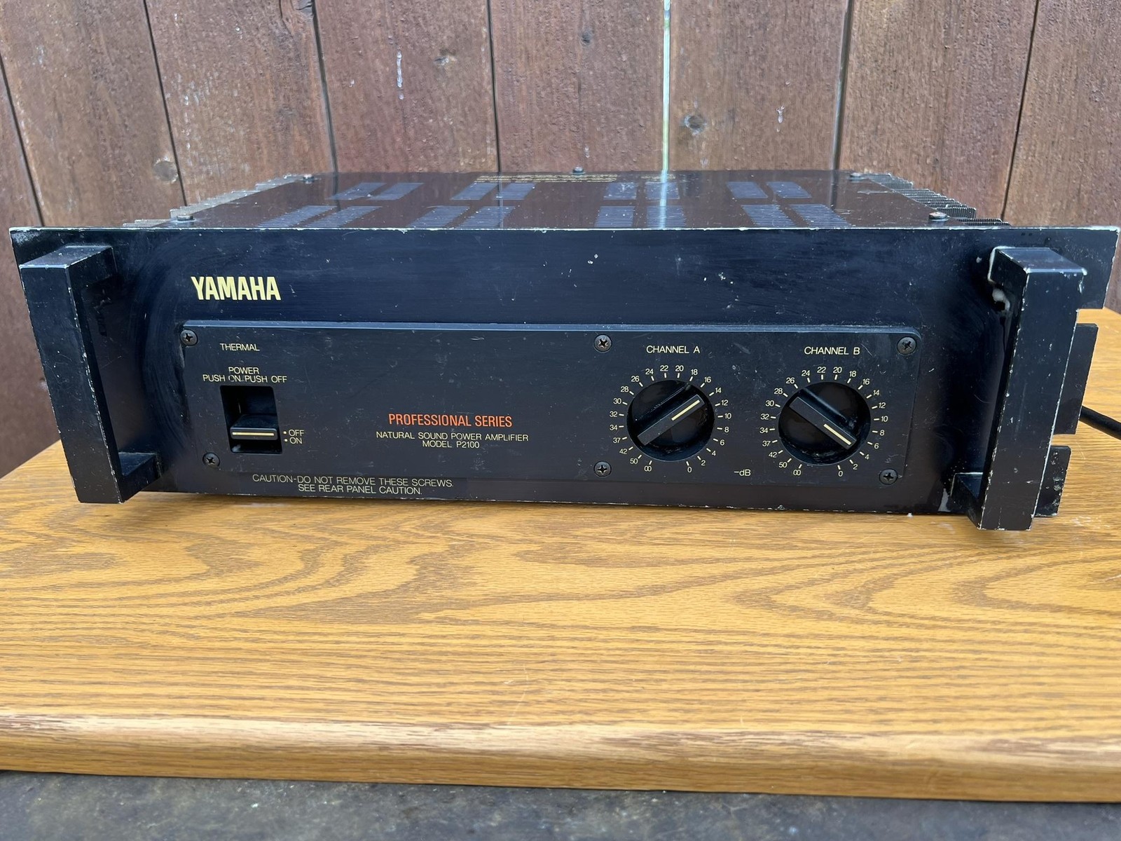 Yamaha P2100 Professional Series Power Amplifier 2 Channel Rack Mount Japan