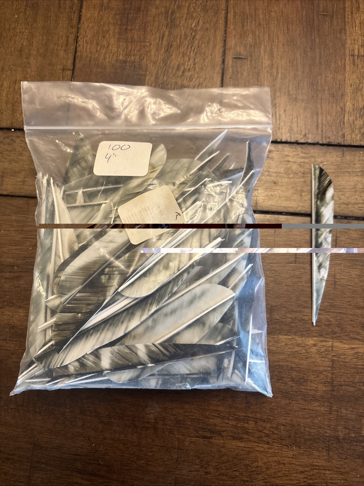 100 Pack Right  Archery Arrow Feathers 4" Parabolic Camo White & Black