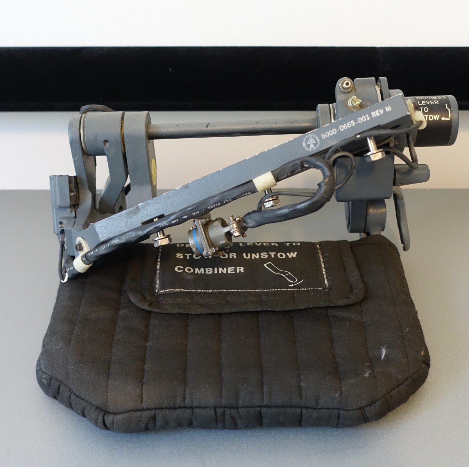 Collins Flight Dynamics HUD Combiner Unit – For Boeing 727