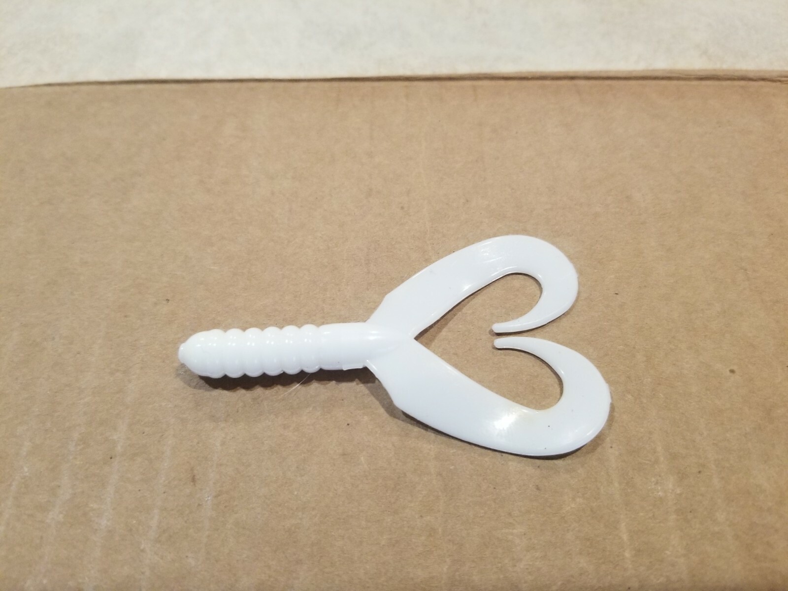 TWIN GRUB TAILS