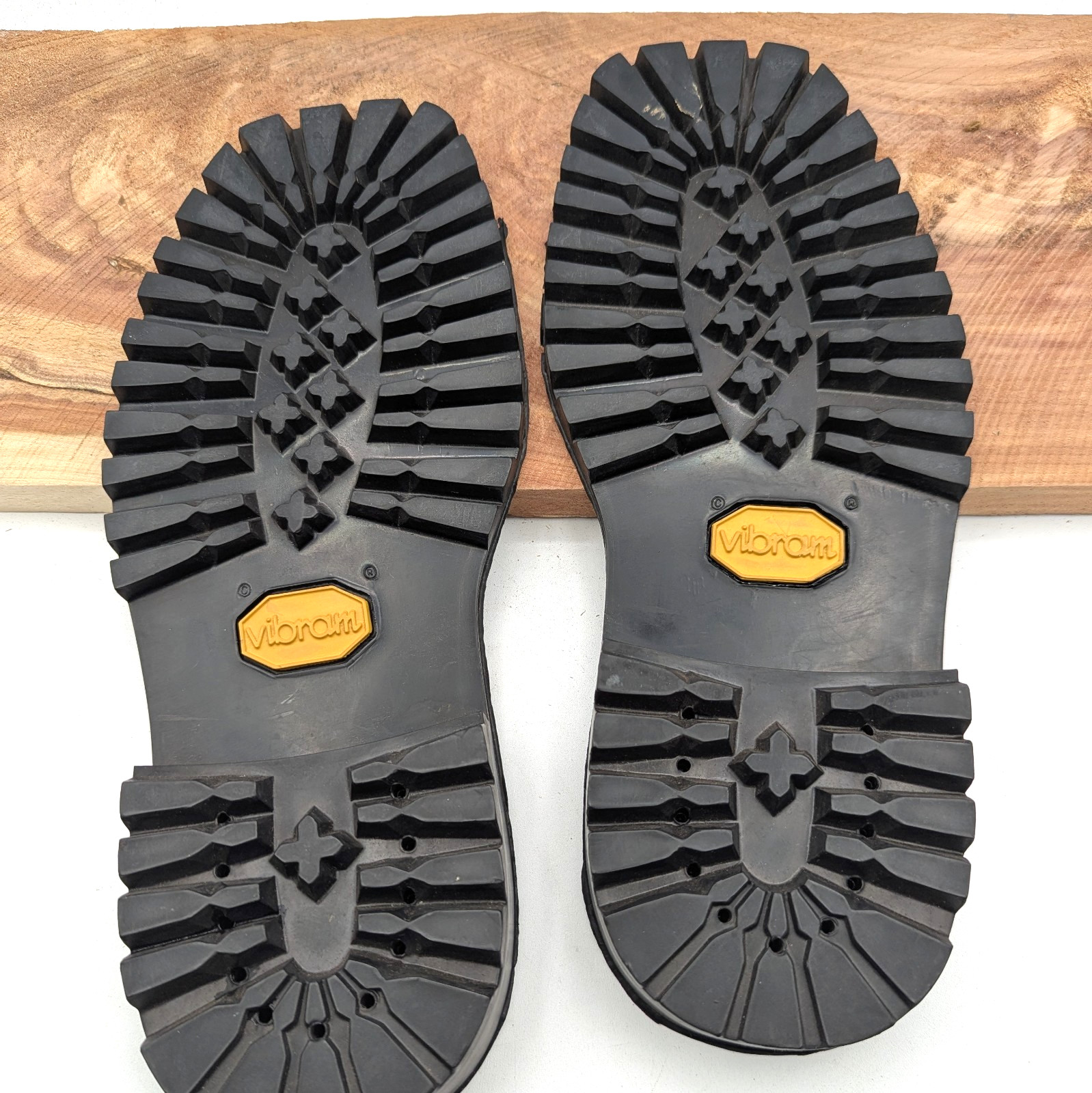 Vibram #132 Montagna SBR Solid Soles Size 8 Rugged Outdoor 1 Pair Black