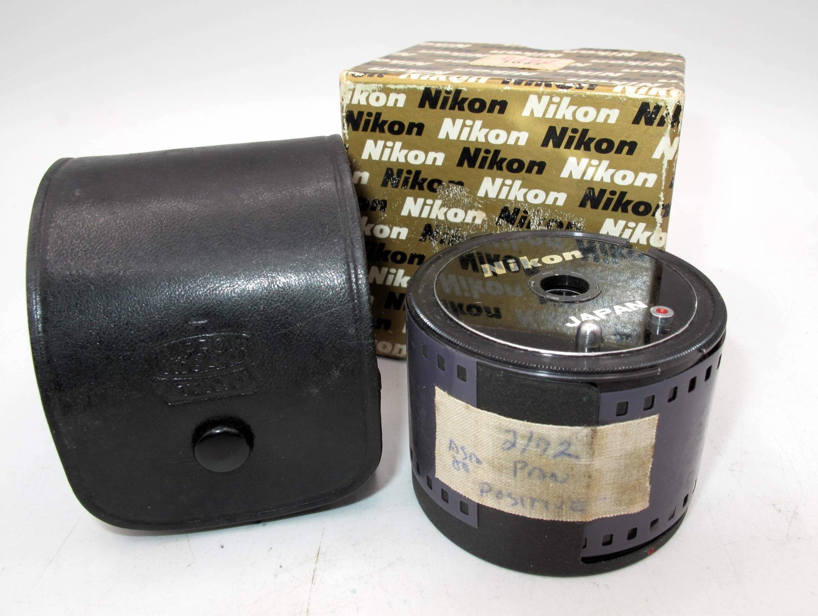 *GREAT* NIKON F 250 EXPOSURE BULK FILM MAGAZINE W/FILM, CASE & ORIGINAL BOX