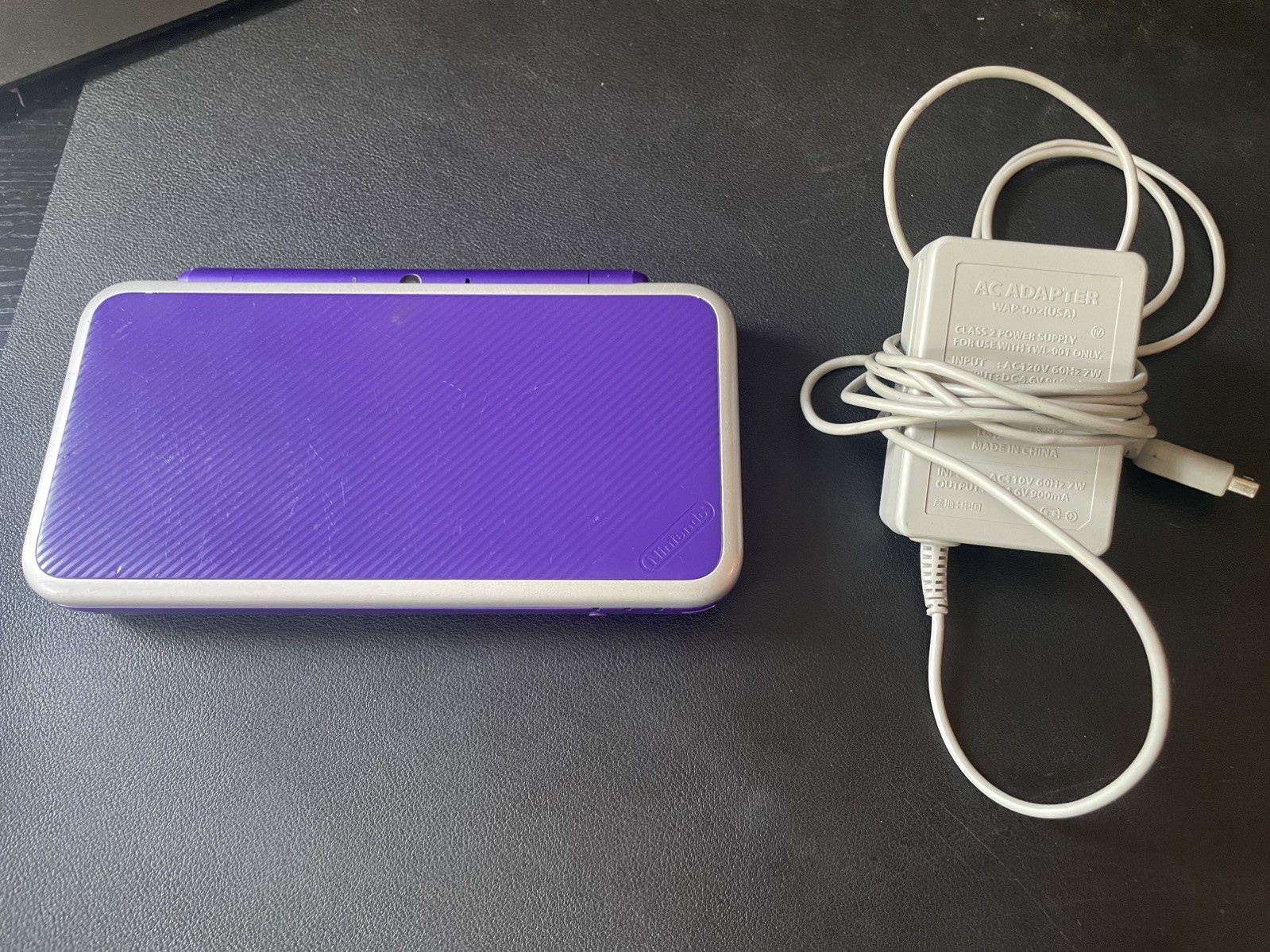 New Nintendo 2DS XL Handheld Console Purple Silver with charger READ DESCRIPTION