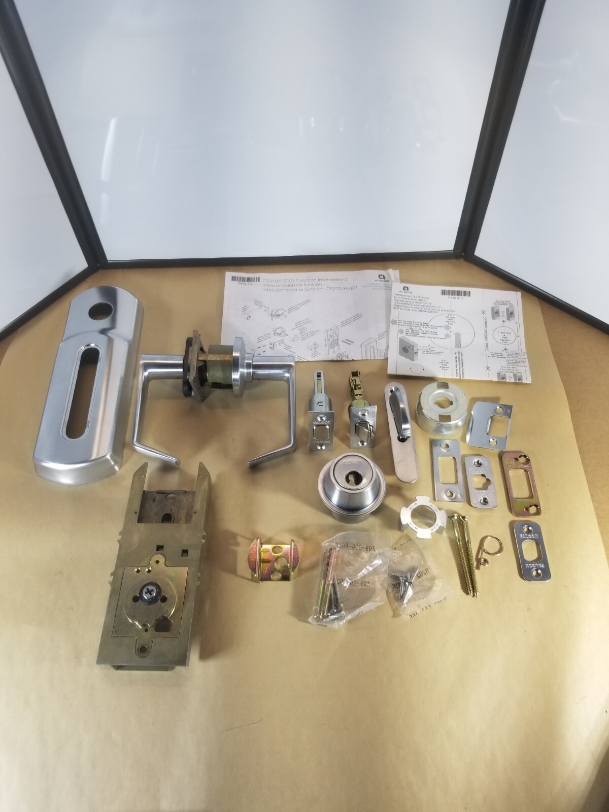 Falcon H2 101L Dane Handle 626 Satin Chrome Interconnected Lock
