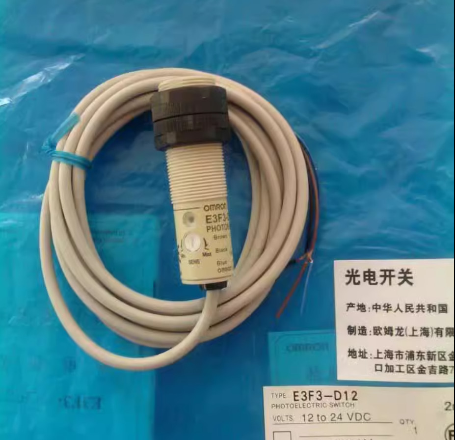 1PC New Omron Photoelectric switch E3F3-D12 2M #LL